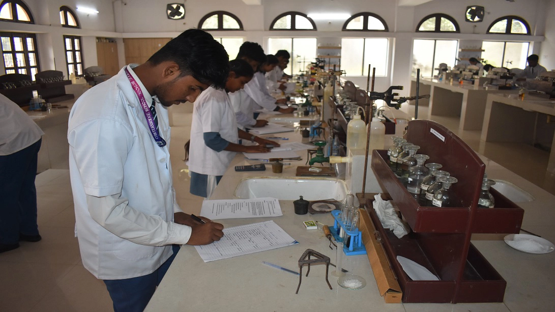 chemistry laboratory instruments