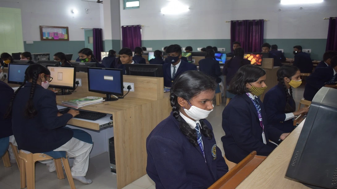 Students performing computer experiment